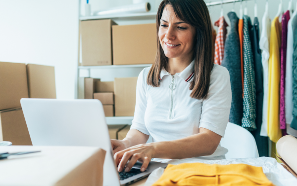 Best Online Marketplaces For Small Businesses: Choosing The Right Platform And Shipping Integration. Apprenez À Choisir Le Bon Marché En Ligne Pour Votre Petite Entreprise Et Intégrez-Le Aux Solutions D'Expédition De Flagship Pour Une Expédition Efficace Et Rentable. De Plus, Cela Souligne L'Importance De Considérer L'Assurance Expédition Pour Protéger Les Produits Et Les Résultats D'Une Entreprise.